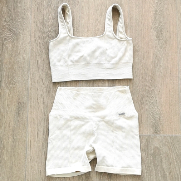 aimn set luxe seamless bra and shorts oat white color - Picture 1 of 6